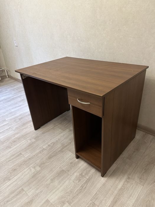 Продам компьютерный стол