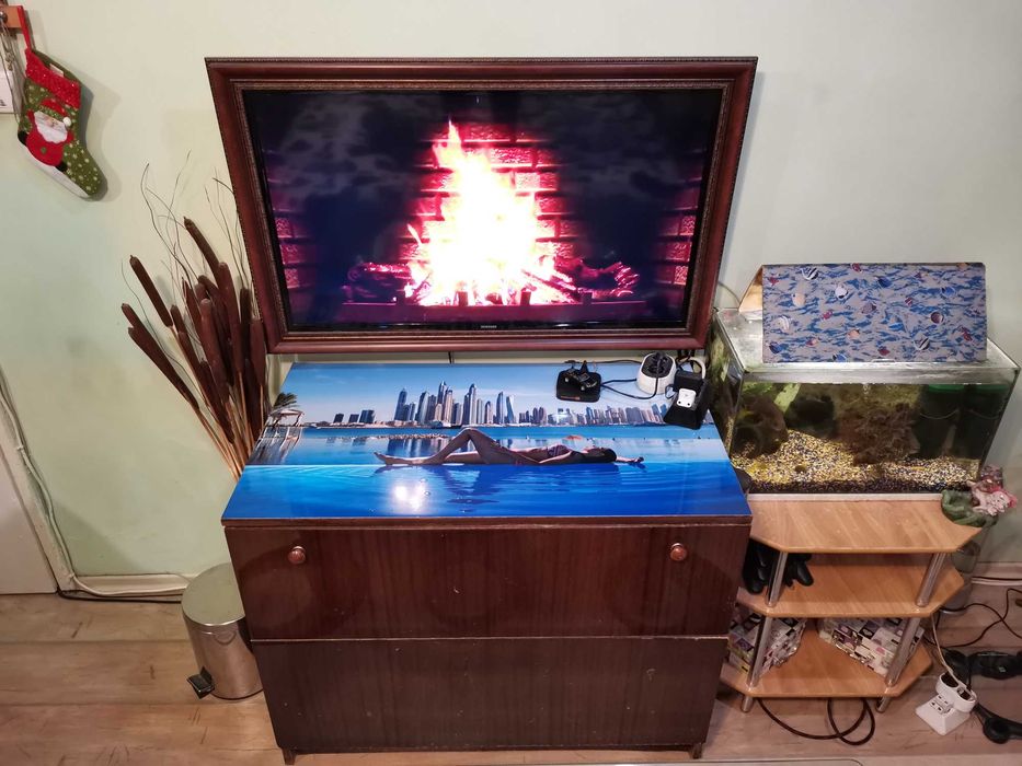 МЕБЕЛИ - (Маси,диван,етажерки,щори,рамка и др)