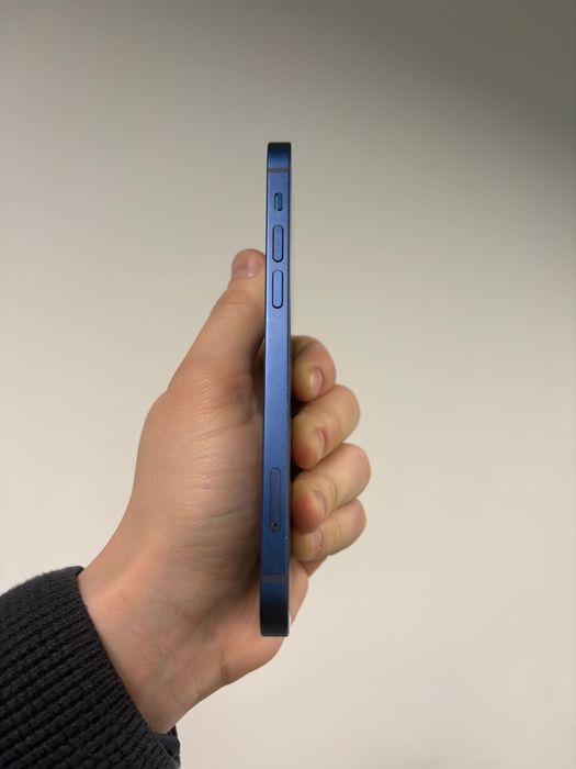 Iphone 12 в хорошем состояние