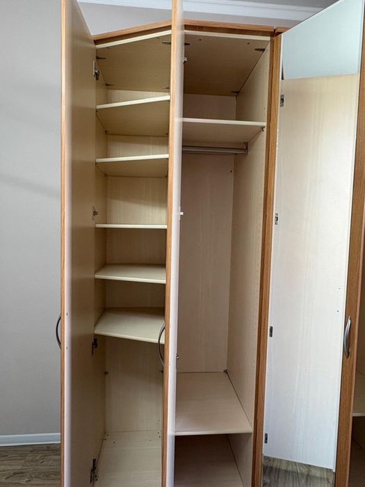 Шкаф для одежды в хорошем состояний