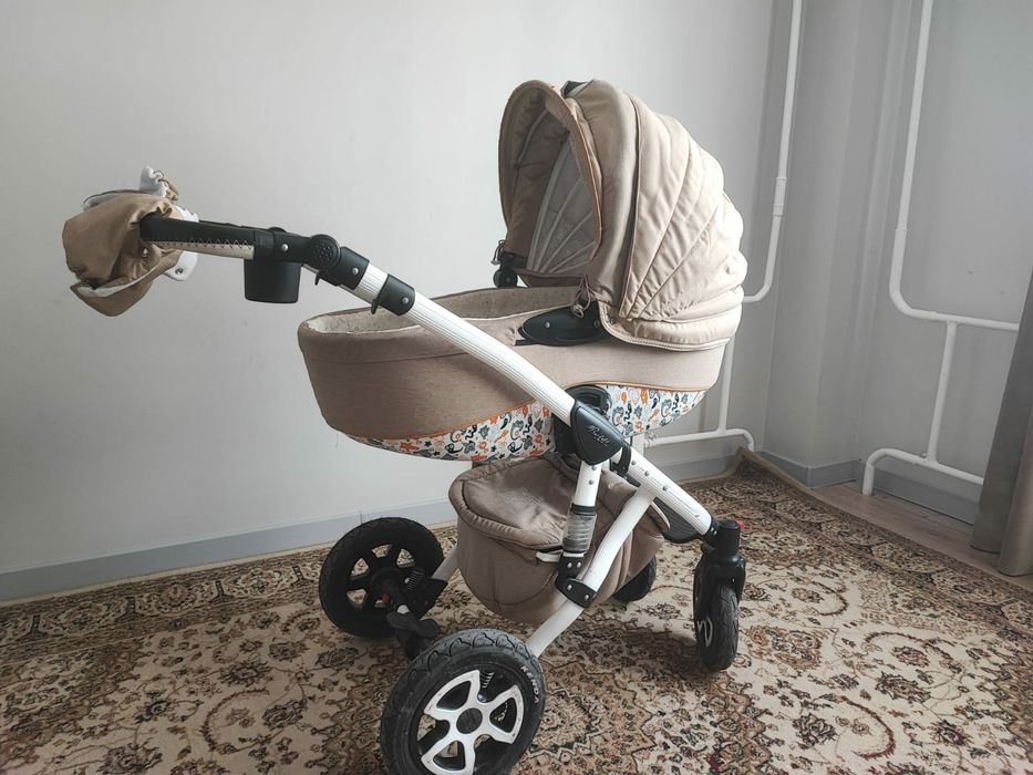 Продам коляску Adamex