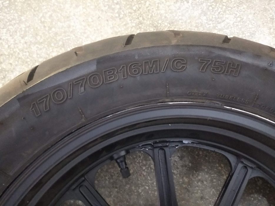 Genti cu cauciucuri moto față spate