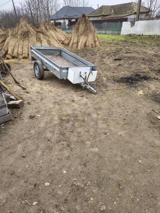 Vând mașină cu remorcată