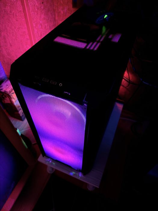 NVIDIA RTX 5080 16GB,64 gb CL30,7800x3d, 2 TB SSD Гейминг Компютър PC