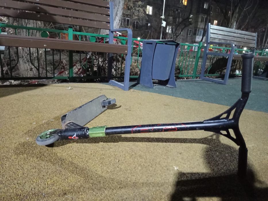 Продам самокат трюковой