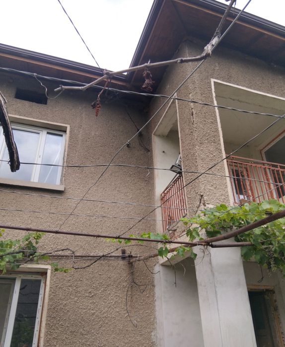 Продава къща в гр.Бобов дол
