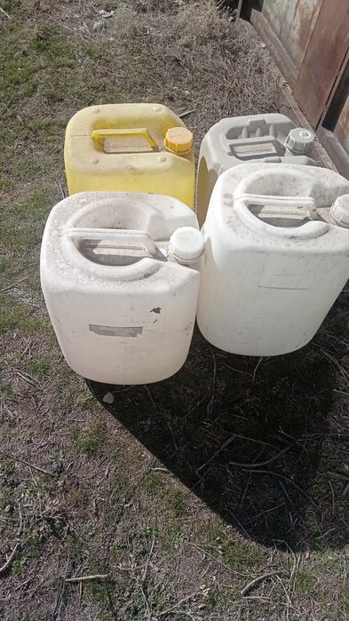 Продам канистры больш