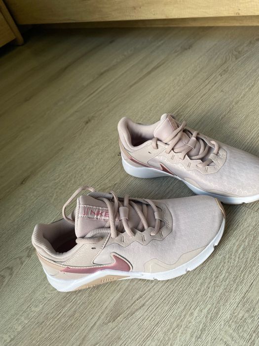 Nike legend essential 2