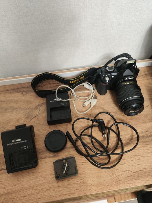 Nikon D3100 + объектив 18–55