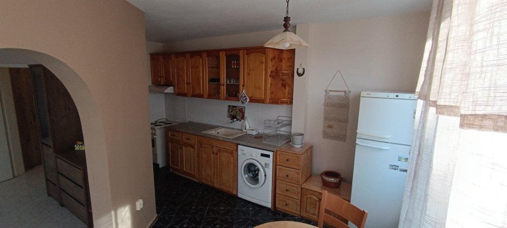 Дава се под наем Тристаен апартамент в Пловдив, Младежки Хълм - 100 кв.м за 485 € - Снимка #2