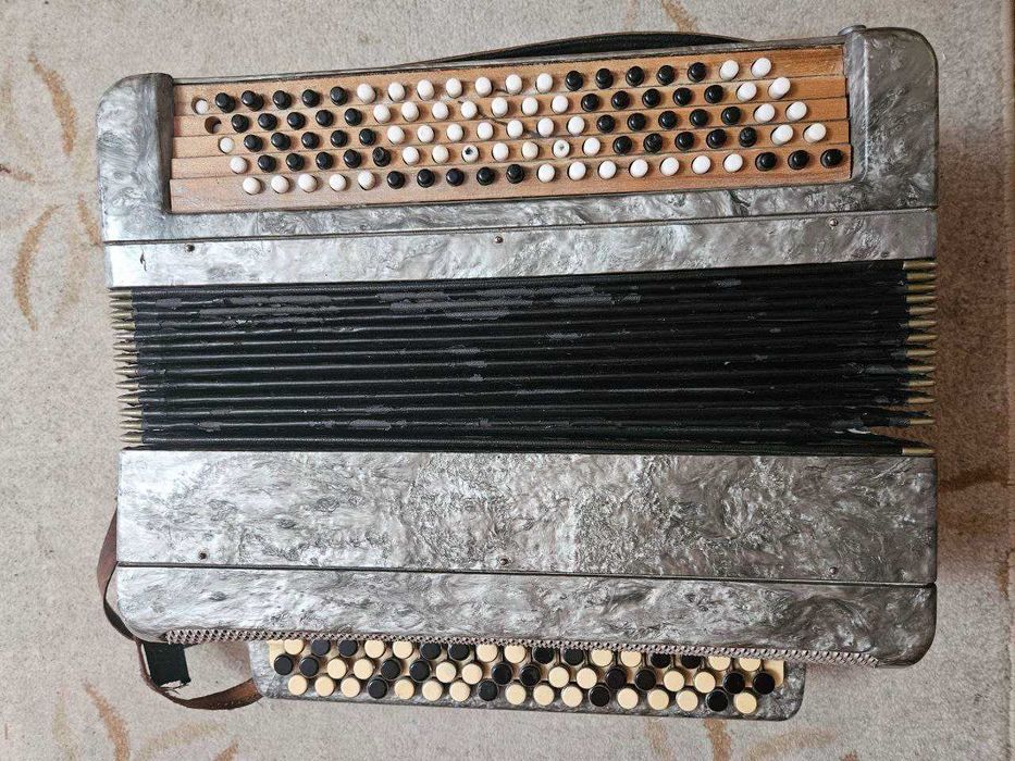 Музыкальный инструмент Баян б/у