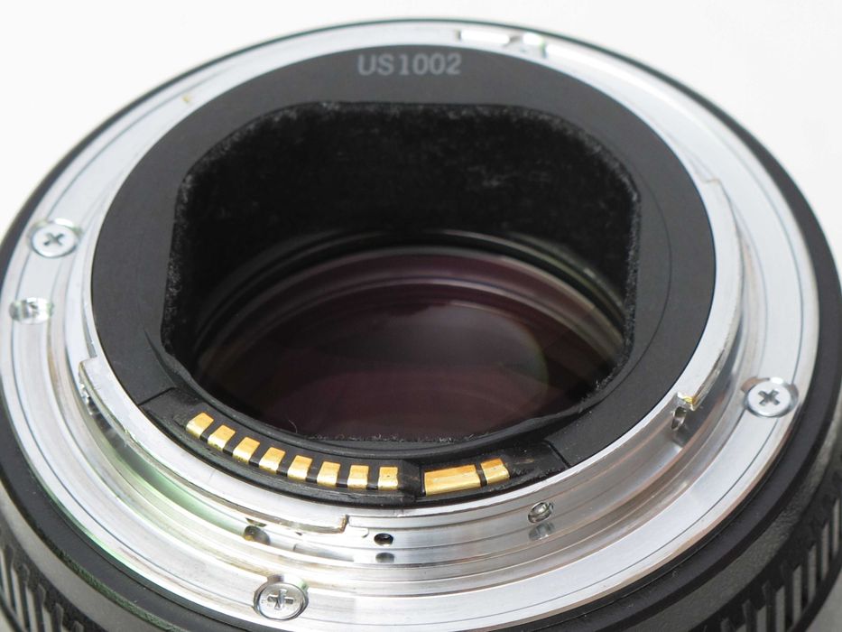 Canon 100mm f/2.8L Macro, 70-200mm f/2.8L IS, 135mm f/2L