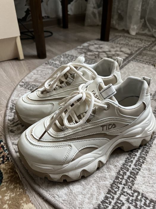 Кроссовки женские стильные