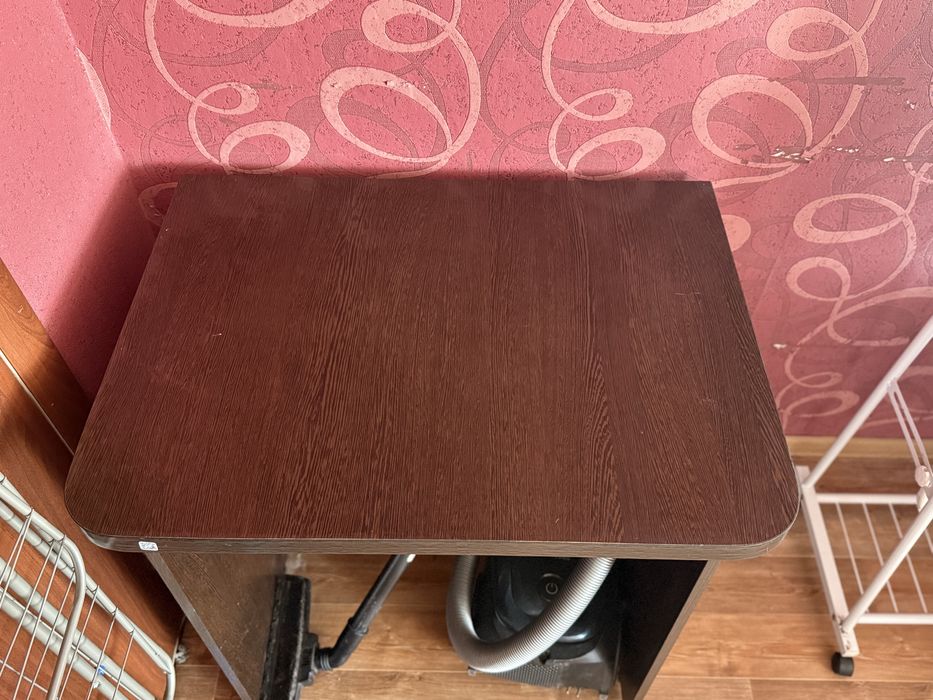 Продам маленький стол