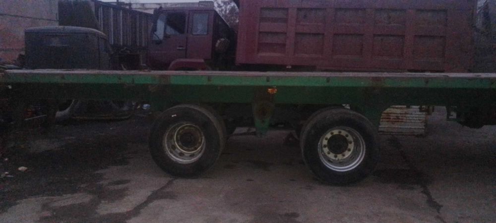 Полуприцеп плащадка контейнеравоз  прицеп plashadka konteyneravoz
