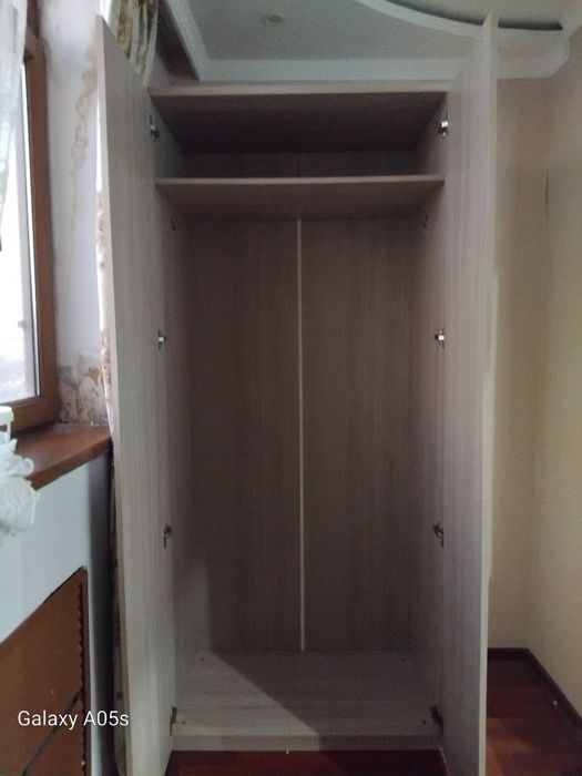 Прадается Белыи шкаф