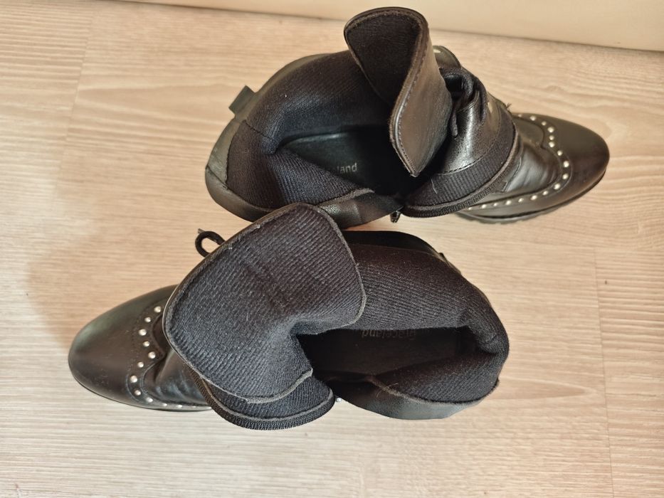 Елегантни дамски боти