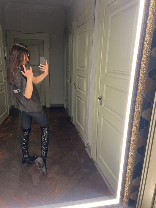 Кожаные ботфорты, Италия