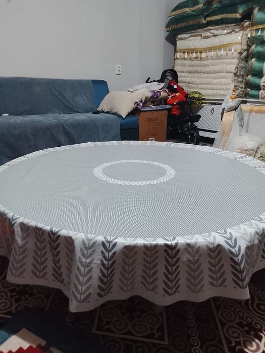 Дөңгелек стол дастарханымен