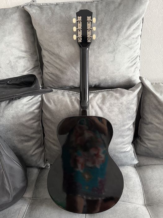 Черная гитара для всех