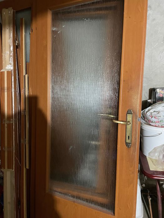 Vând Uși de interior,folosite