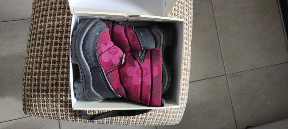 Фирменные сапожки на девочку, размер-20