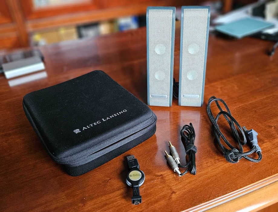 Boxe birou/laptop Altec Lansing XT1 + husa si accesorii