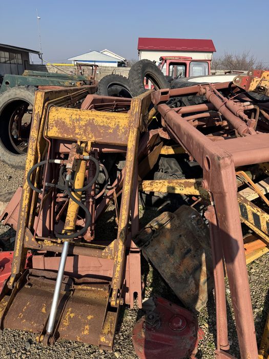 Incatoare frontale UTB tractor 445 550 640 650