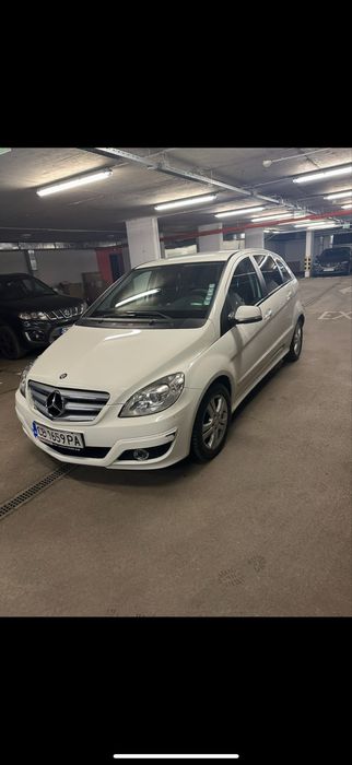 Mercedes-Benz B 180