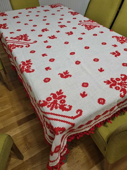 Vand cusaturi de mana pe etamina