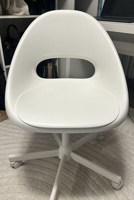 Ikea scaun LOBERGET / MALSKÄR  rotativ+pernă, alb/gri închis