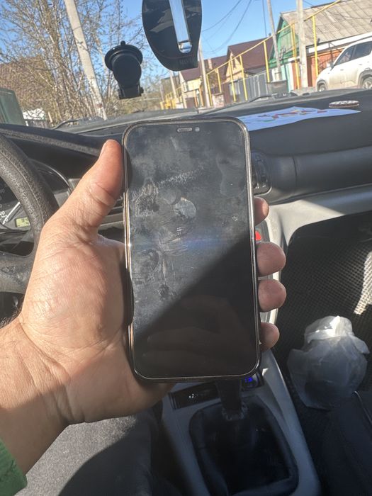 Айфон 12  на 64 гига