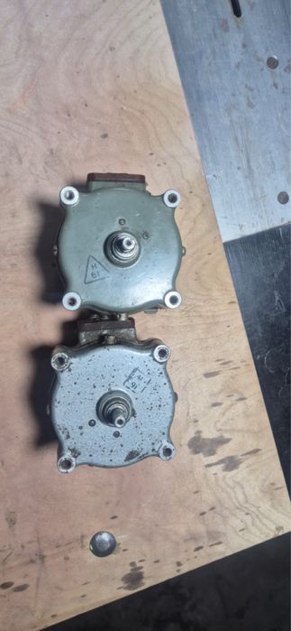 Реверсивный однофазный двигатель