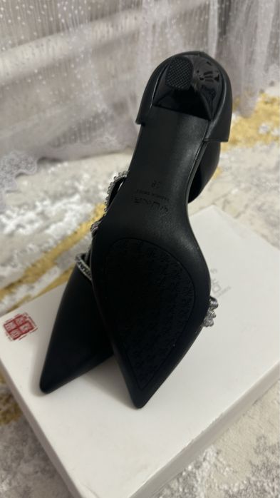 Продаются туфли.