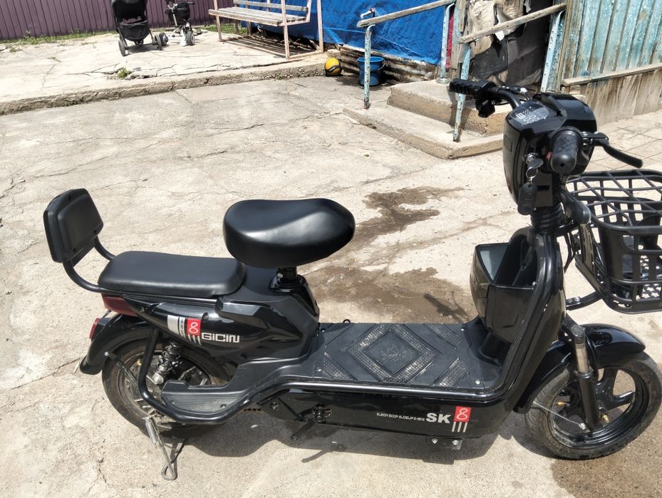 Продам скутер sk8