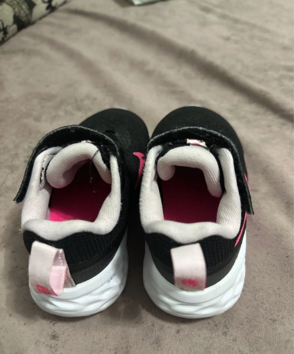 Adidasi Nike marimea 25