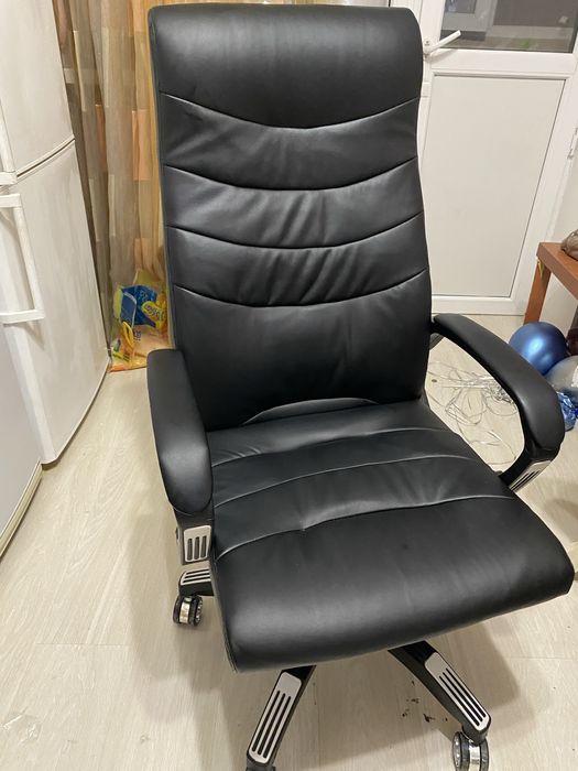 Оффисное кожаное кресло
