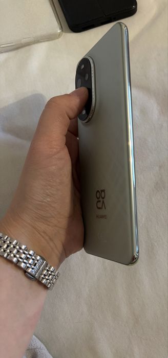 Гаранция Huawei Nova 13 Pro + Слушалки Huawei - FreeBuds 6i+ зарядно