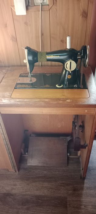 Швейная машинка ножная