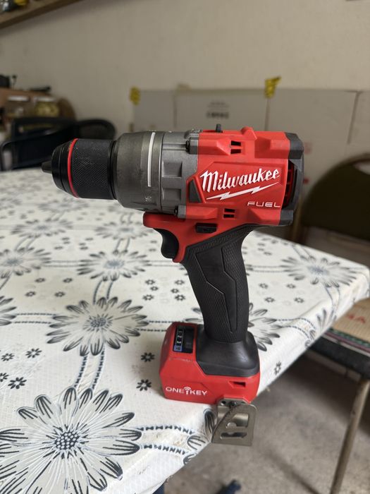 Акумулаторен винтоверт Milwaukee M18