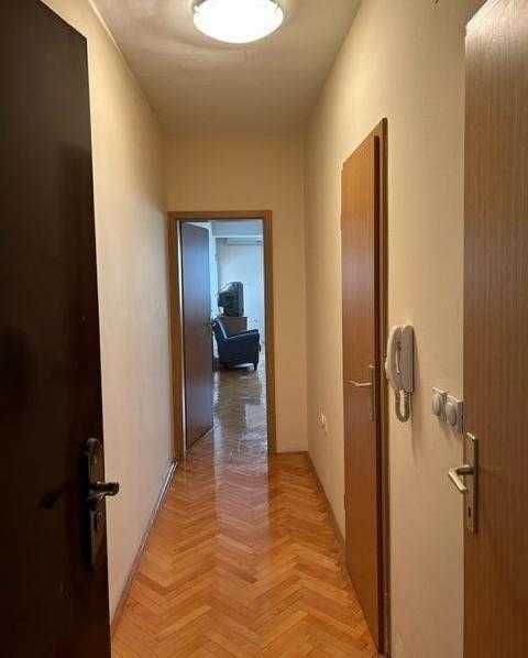 Продава се Тристаен апартамент в Бургас, Възраждане - 82 кв.м за 1657 €/кв.м - Снимка #2