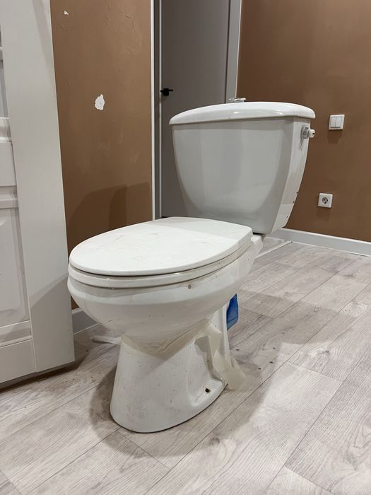 Унитаз белый бууу
