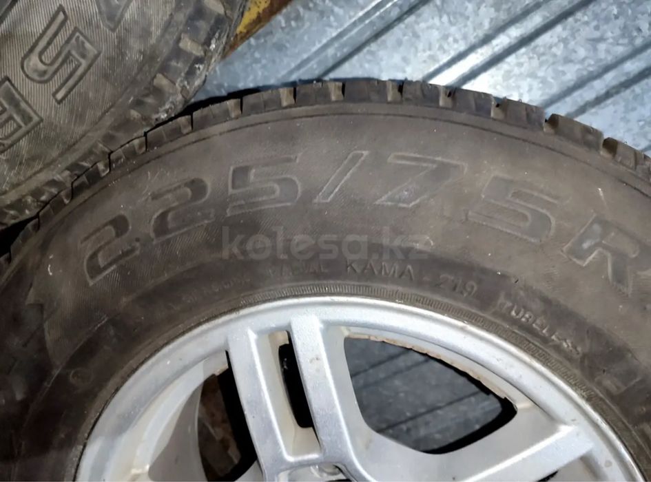 Литые диски с шинами на УАЗ