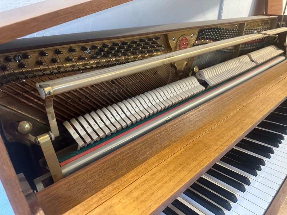 Акустично, Западно Германско Пиано Вилхелм Шимел (Willchem Schimmel),