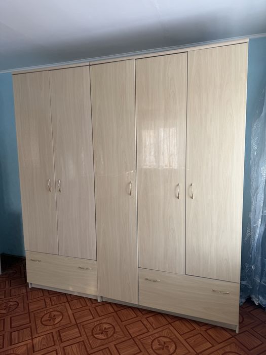 Спальный гарнирур Шатура кровать,матрас, тумбы, туалетный стол и шкаф