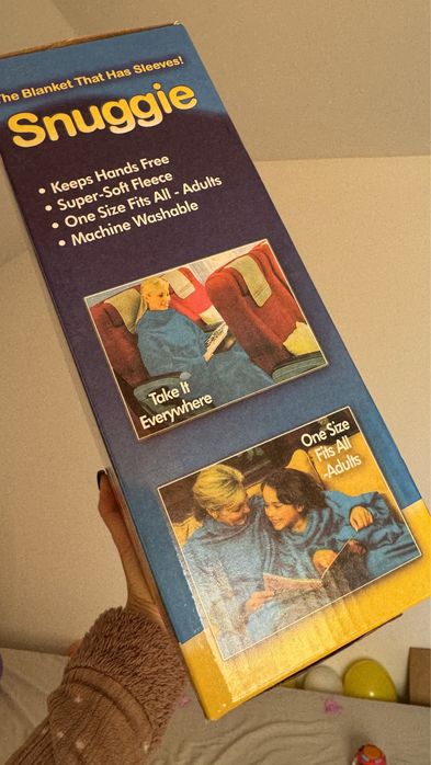 Patura rosie cu maneci