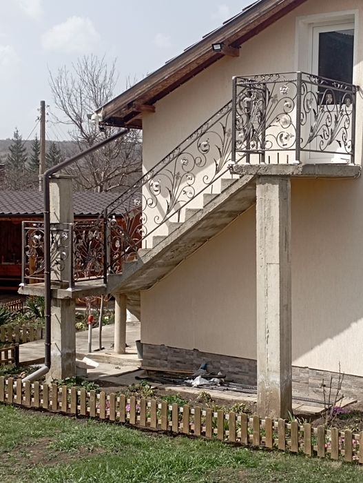 Изработка и монтаж на плъзгащи и конзолни врати