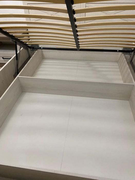 Спальный кровать