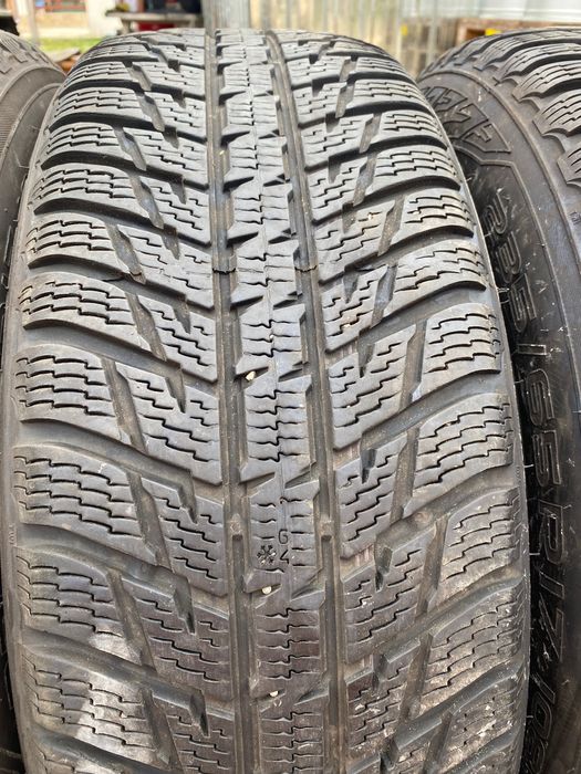 235/65/17 Нокиан Зимни