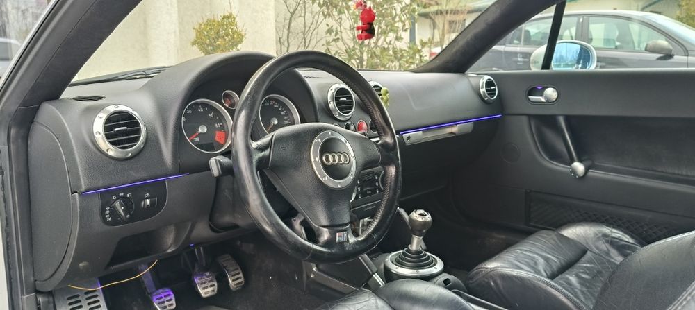 Vând  urgent  audi  TT an  de  fab  2001